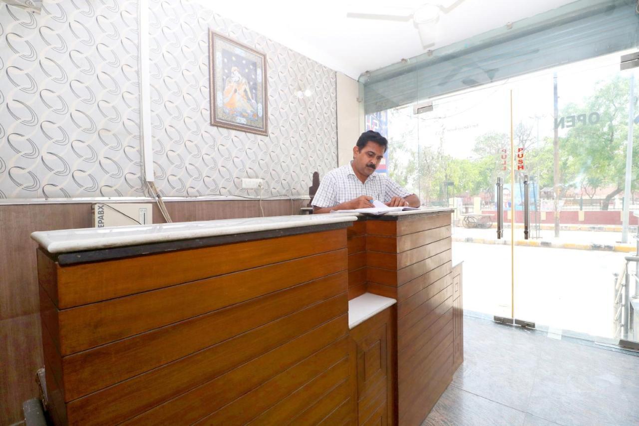 Spot On 43045 Hotel Vivek Plaza Shāhpur Exterior foto